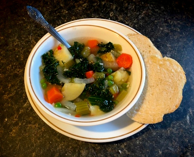 Vegetable soup with bread